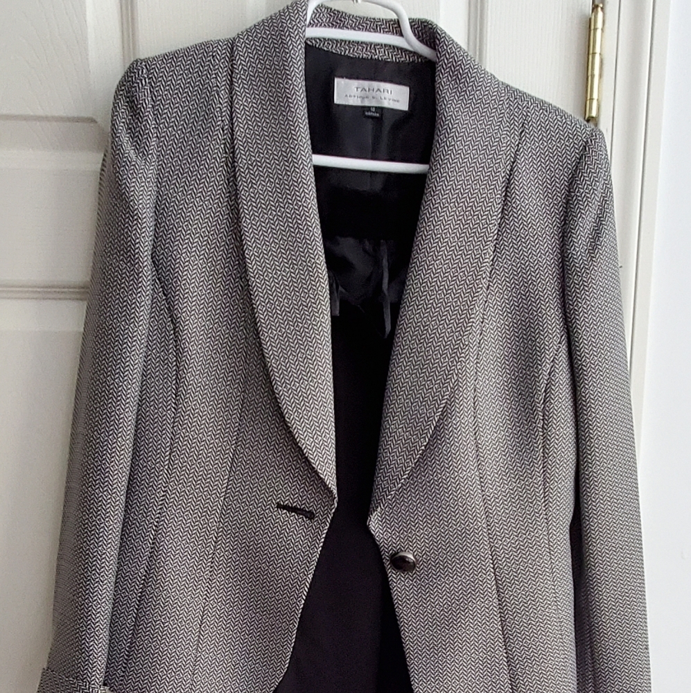 Tahari Blazer and Pants size 10